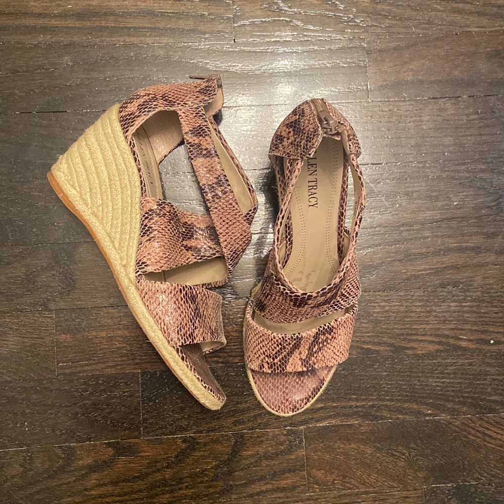 Ellen Tracy open toe sandals. Size 81/2